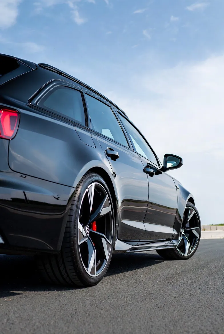 Before wheel change - Marco Rossi's car